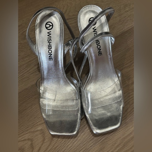Wishbone Taylor 2 Heels - Silver / Clear - size 7.5 - Picture 5 of 11
